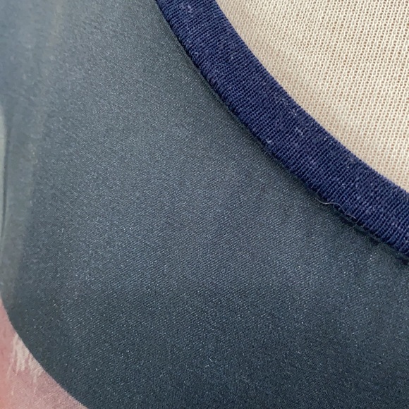 NWT… Beautiful and Unique First Class Top. - Picture 4 of 13